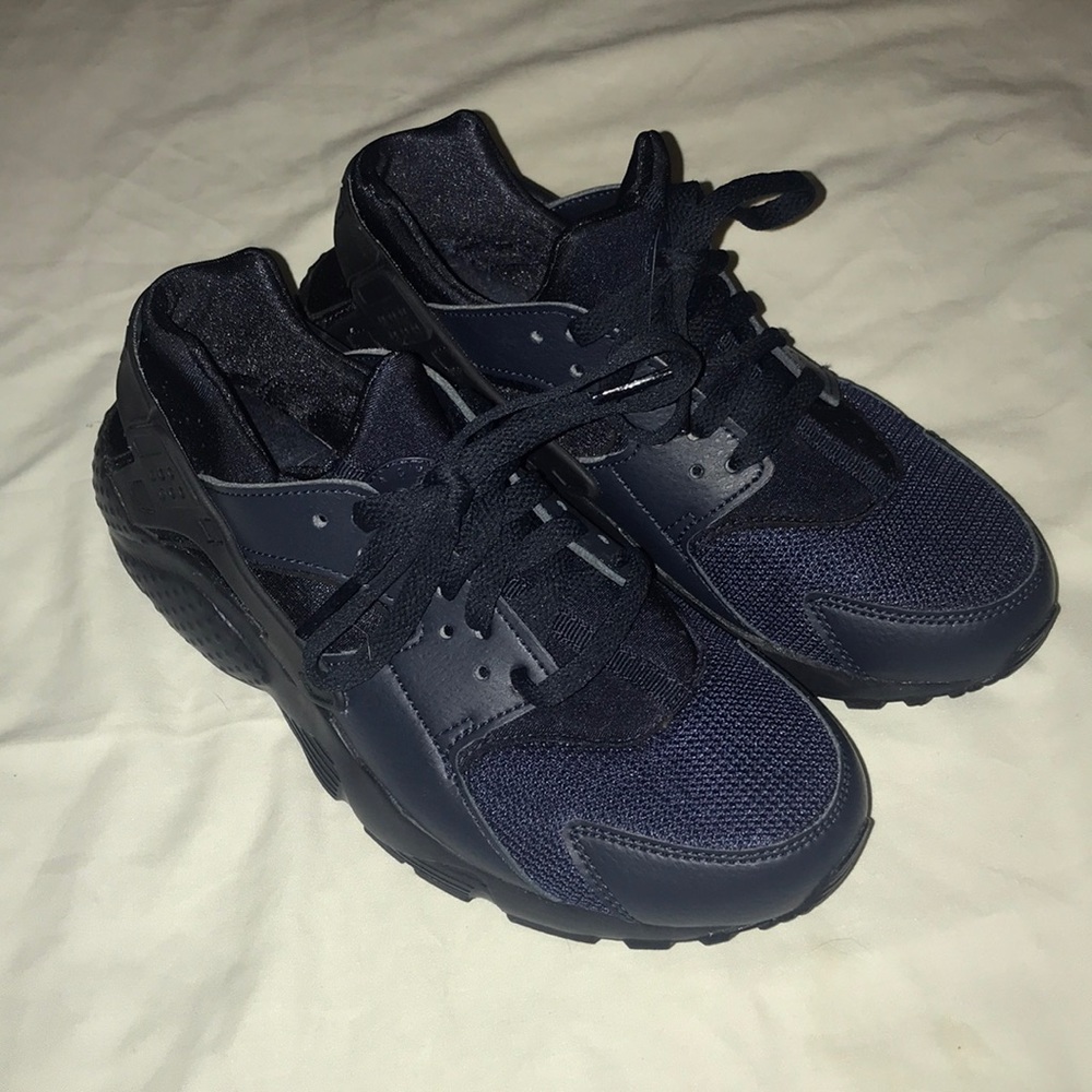 Nike huaraches size 6 kids